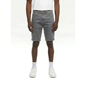 Shorts Casuales Azules de Mezclilla Ajustados con 28% Poliéster, 70% Algodón, 2% Elastano, Dobladillo Invertido, Presillas para Cinturón y Bordado con Lavado de Color - Product Image 2