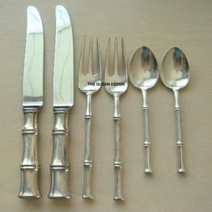 Juego de Cubiertos de Metal Dorado Estilo Occidental con Mangos de Esmalte Negro para el Hogar y Bodas - Product Image 6