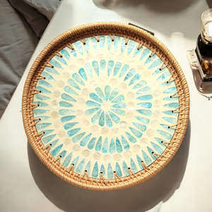 Plateau de service rond en rotin artisanal avec incrustation de nacre, rustique, multifonctionnel, pour la salle à manger, les réceptions et la décoration intérieure - Product Image 5