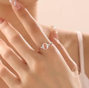 Anillo Ovalado AB Auroral CZ en Plata de Ley con Cristal que Cambia de Color, Diseño de Inspiración Vintage - Product Image 2