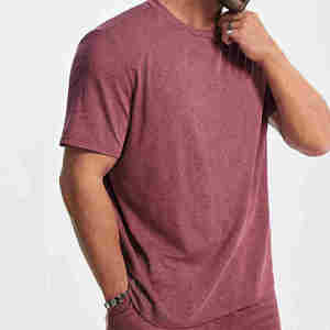 ชุดเซ็ตเสื้อยืดแขนสั้นและกางเกงขาสั้นลำลองสำหรับผู้ชายลายโลโก้แบบกำหนดเอง สไตล์ไฮสตรีท สำหรับฤดูร้อน เนื้อผ้าถักระบายอากาศได้ดี - Product Image 3