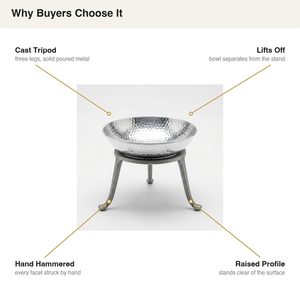 Bol décoratif en aluminium fait main de 24 cm, finition argentée martelée brillante, sur support trépied en fonte - pour la décoration intérieure ou l'utilisation hôtelière - Product Image 4