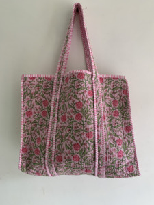 Sac fourre-tout rose à imprimé floral, sac de transport matelassé en coton style bohème, grand sac de marché et de courses en coton à motifs floraux pour grossistes - Product Image 1