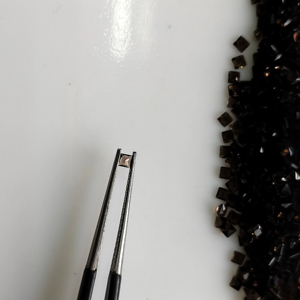 ควอตซ์สโมคกี้ธรรมชาติ 2 มม. ทรงสี่เหลี่ยมเจ้าหญิงคัท คุณภาพดีที่สุด พลอยเม็ดเดี่ยวสำหรับทำเครื่องประดับและสร้อยคอ - Product Image 5