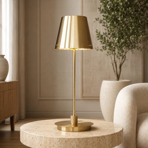 Lampe de table en métal de luxe avec abat-jour doré brossé, construction en fer de qualité supérieure, éclairage ambiant chaleureux pour intérieurs élégants - Product Image 1
