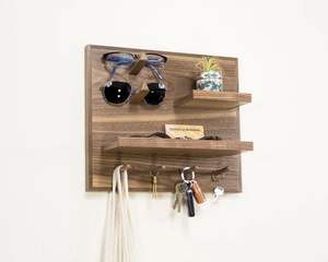 Porte-manteau mural en bois naturel pour l'Europe du Nord, avec crochets pour manteaux, casquettes et clés - Product Image 3