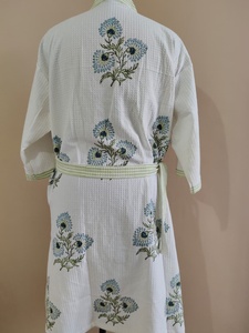 Albornoz 100% Algodón Hecho a Mano con Estampado Floral Azul de Jaipur, Estilo Kimono para Spa, Hotel y Resort, Tipo Waffle, Venta al por Mayor, OEM, Ecológico, Hecho en Jaipur - Product Image 4