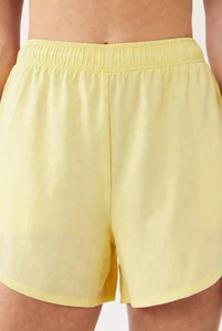 กางเกงขาสั้นออกกำลังกายผู้หญิงดีไซน์ใหม่ เอวสูง ยกกระชับสะโพก ระบายอากาศ แห้งเร็ว เหมาะสำหรับเล่นโยคะและออกกำลังกาย - Product Image 5