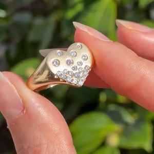 Bague Cœur Audacieuse en Or Massif 14K avec Diamant de Laboratoire Taille Ronde, pour Unisexe, Idéale comme Cadeau Surprise pour Mariage - Product Image 4