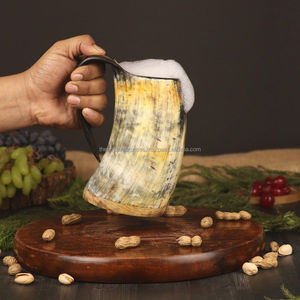 Taza de Cuerno Vikinga Tallada a Mano con Diseño de Lobo Personalizado en Existencia, Diseño Más Popular de Taza de Cuerno para Vino y Café - Product Image 3