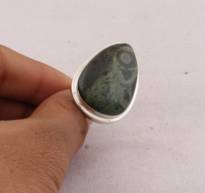 Anillo de Plata de Ley 925 al por Mayor con Amatista en Forma de Pera, Engaste Clásico en Bisel, Joyería Fina - Product Image 2