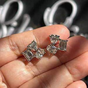 Pendientes de Diamantes Cultivados en Laboratorio con Certificación IGI, Color D E F, Claridad VVS VS, Oro, Oro Rosa, Blanco, Premium, Corte Oval, Corazón, Esmeralda, Tres Piedras - Product Image 3