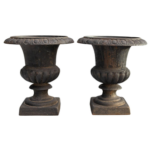 Urna de Jardín de Hormigón Antigua con Borde Esmaltado en Rojo y Diseño Acanalado para Macetas de Exterior, Estilo Vintage - Product Image 6