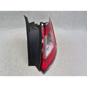 Conjunto de Faro Trasero Derecho Taurus (Lado del Pasajero Derecho) Usado OEM AG1313B504B - Product Image 4