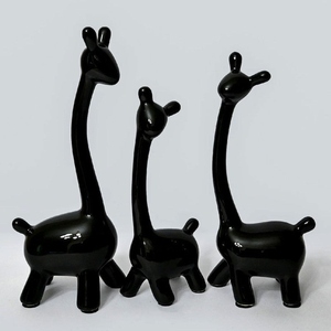 Meilleures ventes 2025 : Ensemble de figurines de girafe noires brillantes, sculpture animale en céramique, décoration de table contemporaine, accent de luxe pour la maison - Product Image 4
