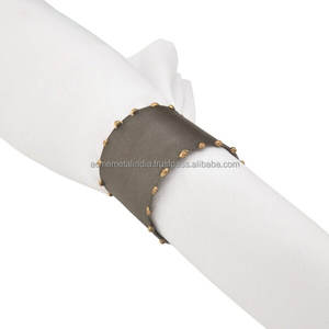 Rond de serviette élégant en métal avec fini plaqué or parfait pour les mariages et les fêtes à la maison et à l'hôtel - Product Image 4