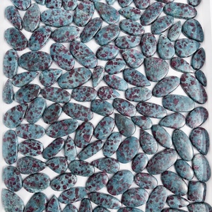 Pierre précieuse naturelle de haute qualité en vrac, prix de gros, rubis, cyanite, cabochon, formes variées, bleu, rouge, Rida Creations pour bijoux - Product Image 3