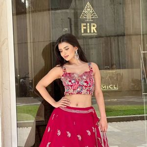 Lehenga Choli de Georgette Sintética Premium con Lentejuelas de Hilo Pesado, Bordado Dori, Patta de Lona, Vuelo Cancan y Dupatta de Diseñador - Product Image 1