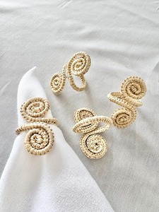 Anneau de serviette en rotin au design incurvé, tissé à la main, accessoire de table décoratif pour la salle à manger, la maison, le café, les événements et les fêtes, provenant d'Inde - Product Image 5