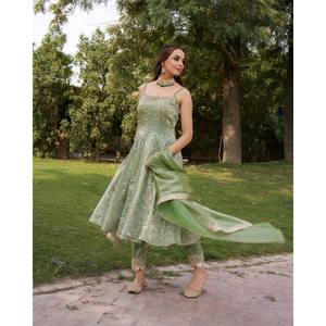 Robe de soirée brodée de créateur avec tenue de soirée Dupatta avec séquence - Product Image 1