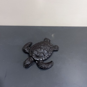 Escultura Decorativa de Tortuga Moderna en Aluminio con Acabado Marrón para Decoración de Mesa en Diwali - Product Image 4