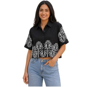 Camisa Corta Negra para Mujer con Botones, Bordado Floral Blanco, Manga Corta, Blusa Casual de Verano, Top de Algodón de Diseño Personalizado - Product Image 1