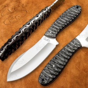 มีดสกินเนอร์ SIZZCO ผลิตด้วยมือสำหรับล่าสัตว์และตั้งแคมป์ เหล็ก D2 ใบมีดแบบ Fixed Blade อเนกประสงค์ OEM EDC ด้ามไม้ลามิเนต ความแข็ง 58-60HRC - Product Image 1