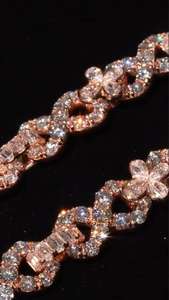 Cadena y Colgante Exclusivos de Oro Blanco de 14 Quilates con Diamantes de Moissanita Deslumbrantes que Elevan Tu Estilo de Moda - Product Image 6