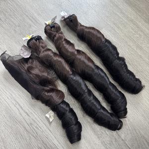 Cabello humano rizado de primavera que hace la peluca a juego Extensiones de cabello de encaje normal suizo Precio de fábrica - Product Image 2