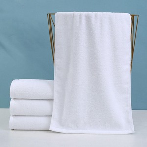 Serviette de Bain de Luxe en Coton Pur Blanc 550 GSM, Douce et Ultra-Absorbante, Idéale pour Hôtels, Complexes, Spas et Salles de Sport – Disponible à la Vente Directe Usine - Product Image 6
