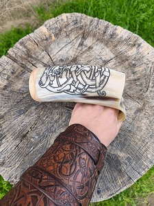 Jarra Vikinga de Cuerno de Lujo, Ecológica, Hecha a Mano con Materiales Orgánicos para Hidromiel, Cerveza Ale, Festivales Modernos de Navidad - Product Image 4