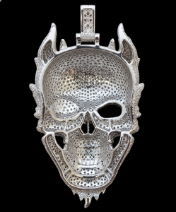 Colgante de Joyería Premium de Plata 925 con Incrustaciones de Diamantes, Diseño de Calavera Demoníaca Night King Ice Walker, Estilo Hip Hop, Bicolor, con Dientes Grabados Personalizados - Product Image 3