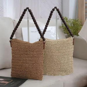 Un sac fourre-tout en fil naturel magnifiquement conçu, qui se démarque grâce à ses décorations uniques en perles de bois, pour femmes. - Product Image 3