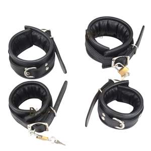 Set de Bondage de Cuero para Principiantes con Esposas, Collar, Pala y Accesorios - Product Image 2