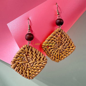 Pendientes Redondos de Ratán para Mujer, Marca Lunarhandicraft, Joyería de Moda Multicolor, Hechos en Vietnam, Accesorios - Product Image 5