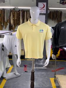 เสื้อโปโลชายสีเหลืองล้วนคุณภาพสูง แขนสั้น ผ้าฝ้าย 100% สไตล์ลำลอง ติดกระดุม - Product Image 1
