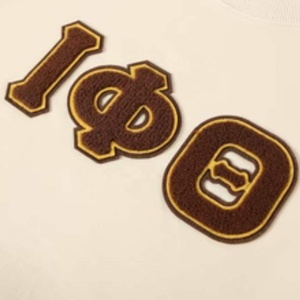 เสื้อสเวตเชิ้ตคอกลมปักลาย Iota Phi Theta ทรงปกติ มีกระเป๋า สไตล์ลำลอง เหมาะสำหรับฤดูใบไม้ร่วง แบบสวมหัว ยูนิเซ็กซ์ ถักทอจากผ้าฝ้าย 100% - Product Image 4