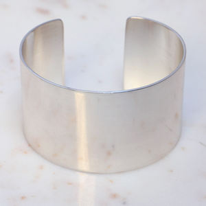 Bracelet manchette large en laiton fait main, jonc ouvert doré poli, style minimaliste et affirmé, pour femme, bijou bohème, cadeau - Product Image 5