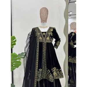 Ensemble de vêtements de fête haut-bas et Dupatta taille XL avec fil et travail de séquence - Product Image 1