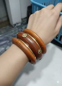กำไลไม้โบราณทำมือ ประดับด้วยทองเหลือง ขัดเงา ทรงกลม สำหรับใส่ทุกวัน หรือเป็นของขวัญ - Product Image 3