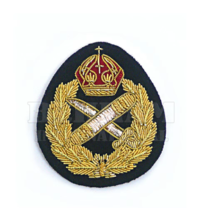 Badge métallique personnalisé de style cérémoniel avec couronne dorée et emblème lyre, épingle de sûreté sans nickel, patch décoratif en relief - Product Image 5
