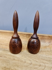 Juego de Molinillos de Sal y Pimienta de Madera de Acacia Marca HANDSHAKE, Manuales, Elegantes, de 8 Pulgadas, con Capacidad de 60 ml - Product Image 6