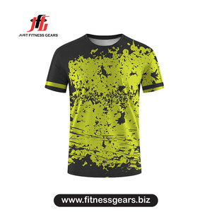Camiseta deportiva de poliéster de manga corta para hombre, con estampado de camuflaje, de secado rápido, corte ajustado y cuello redondo. - Product Image 3