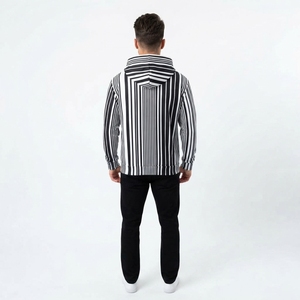 Sweat-shirt à capuche rayé noir et blanc pour homme avec imprimé graphique et poche kangourou, style streetwear décontracté - Product Image 2