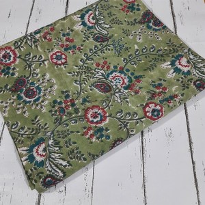 Tela de Algodón Estampada a Mano con Diseño Floral Verde Paisley Mughal, Tela de Algodón Suave Hecha a Mano en India, Estilo Vintage - Product Image 2