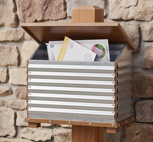 Boîte aux lettres en acier galvanisé avec dessus et base en bois, design autoportant durable, idéale pour le stockage de colis et de courrier au bureau. - Product Image 5