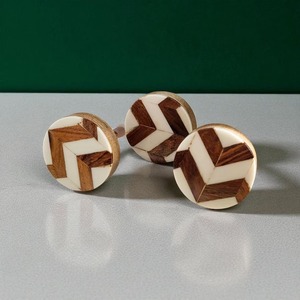 Pomo de Puerta de Resina y Madera Diseñado para Muebles Contemporáneos, Incluidos Armarios, Cajones y Puertas Interiores - Product Image 2
