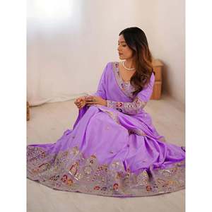 Lehenga Choli de Crepé con Lentejuelas Color Lavanda para Damas de Honor con Dupatta - Talla Grande, Estilo Vintage, Sin Tirantes, Satinado - Product Image 5