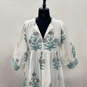 เดรสลำลองผู้หญิงผ้าฝ้ายทอลายดอกไม้ แขนทรงบอลลูน เอวทรงเอ็มไพร์ ทรงเบบี้ดอลล์ คอวีทรงโอเวอร์ไซส์ ทรงหลวม - Product Image 5