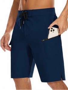 Shorts de plage gris pour homme avec poches zippées, séchage rapide, taille à cordon de serrage, style bermuda décontracté, couleur unie, tissu polyester - Product Image 4